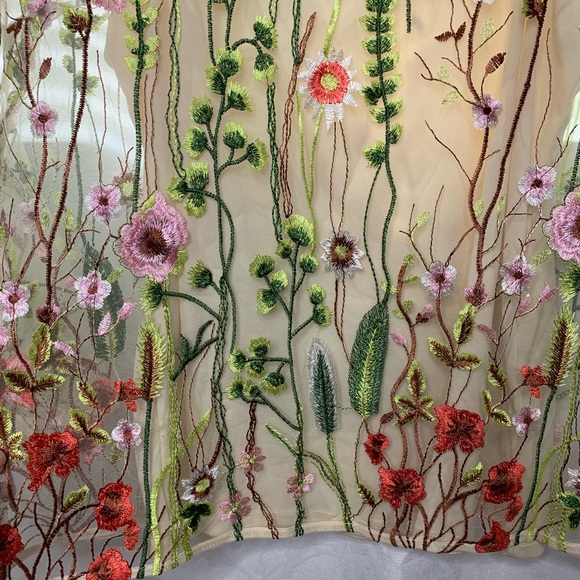 Adiva bell sleeves floral embroidered blouse - Picture 3 of 6